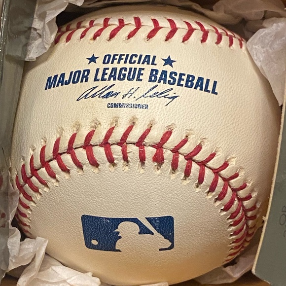 Authentic Don Mattingly Autographed MLB Official Baseball from 1990’s - Picture 2 of 8